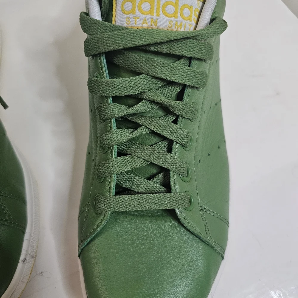 RARE Adidas Green Sneakers - Picture 3 of 9